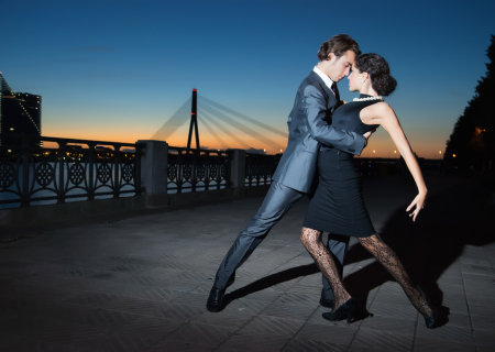 Μηνιαία ερωτική συναστρία Οκτωβρίου. Πόσο ταιριάζετε σαν ζώδια αυτόν το μήνα. Από τον Γιώργο Ματσάγγο.