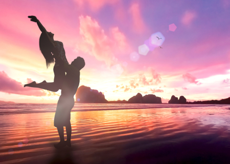 Καλοκαιρινές σχέσεις: Σχέσεις ζωής ή περιπέτειες με ημερομηνία λήξης;