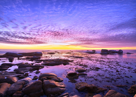 Άστρα την Δευτέρα, με Ερμή εξάγωνο Ουρανό κι Αφροδίτη τρίγωνο Ποσειδώνα.