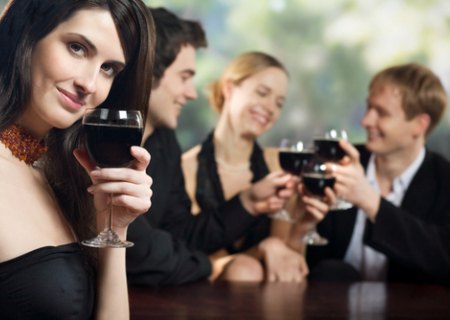 Οι δυο σας ή με παρέα; Τι προτιμούν στις εξόδους τους τα ζώδια;