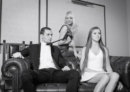 Σε απατά; Πιθανόν ναι, πιθανόν όχι, ότι και να συμβεί ο απατημένος το μαθαίνει τελευταίος.